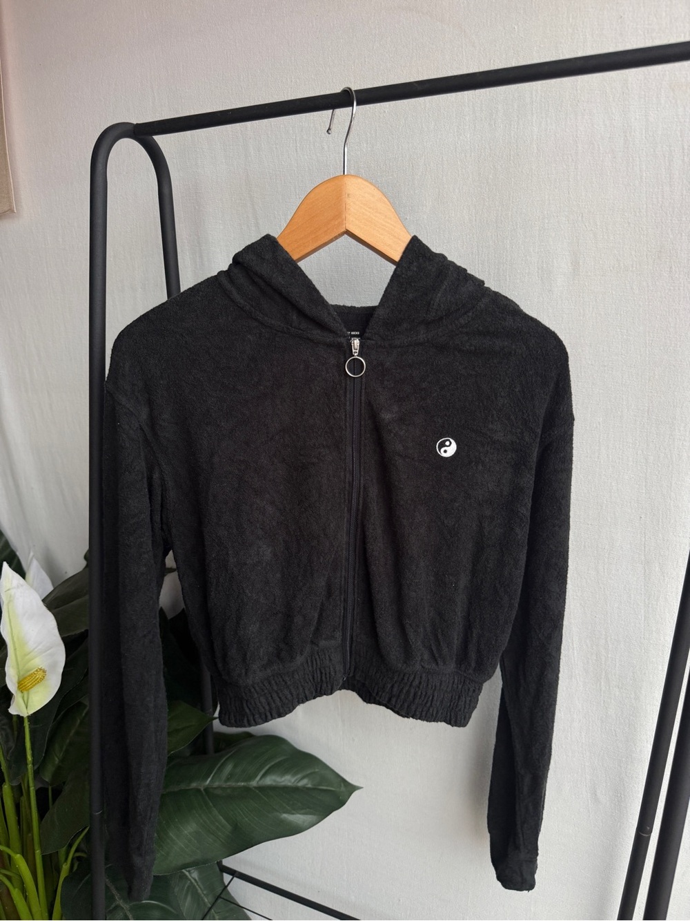 Gilly Hicks Hollister Black Terry Cloth Cropped Zip-Up Jacket with Yin Yang / S